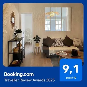 https://appartement-aux-pieds-du-palais-des-papes.fr-provencehotel.com